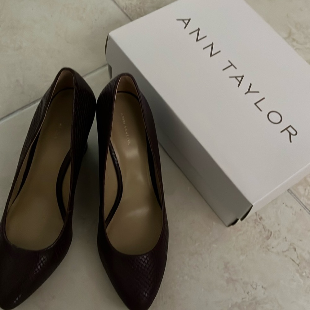 Ann Taylor Lynda Exotic Wedge heels, dark ruby diamond, genuine leather, size 8
